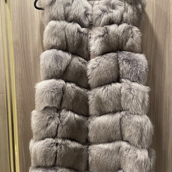 100 % REAL FOX FUR VEST - Picture 2 of 4